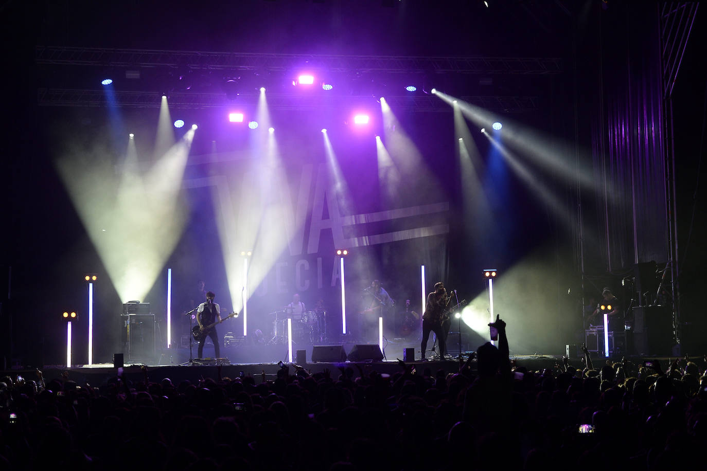 El festival B-Side celebra su edición más ecléctica, en la que Viva Suecia firmó los mejores momentos y en la que también destacaron la puesta en escena de Fuel Fandango, el reggae electrónico de Iseo & Dodosound y el talento de Alice Wonder.