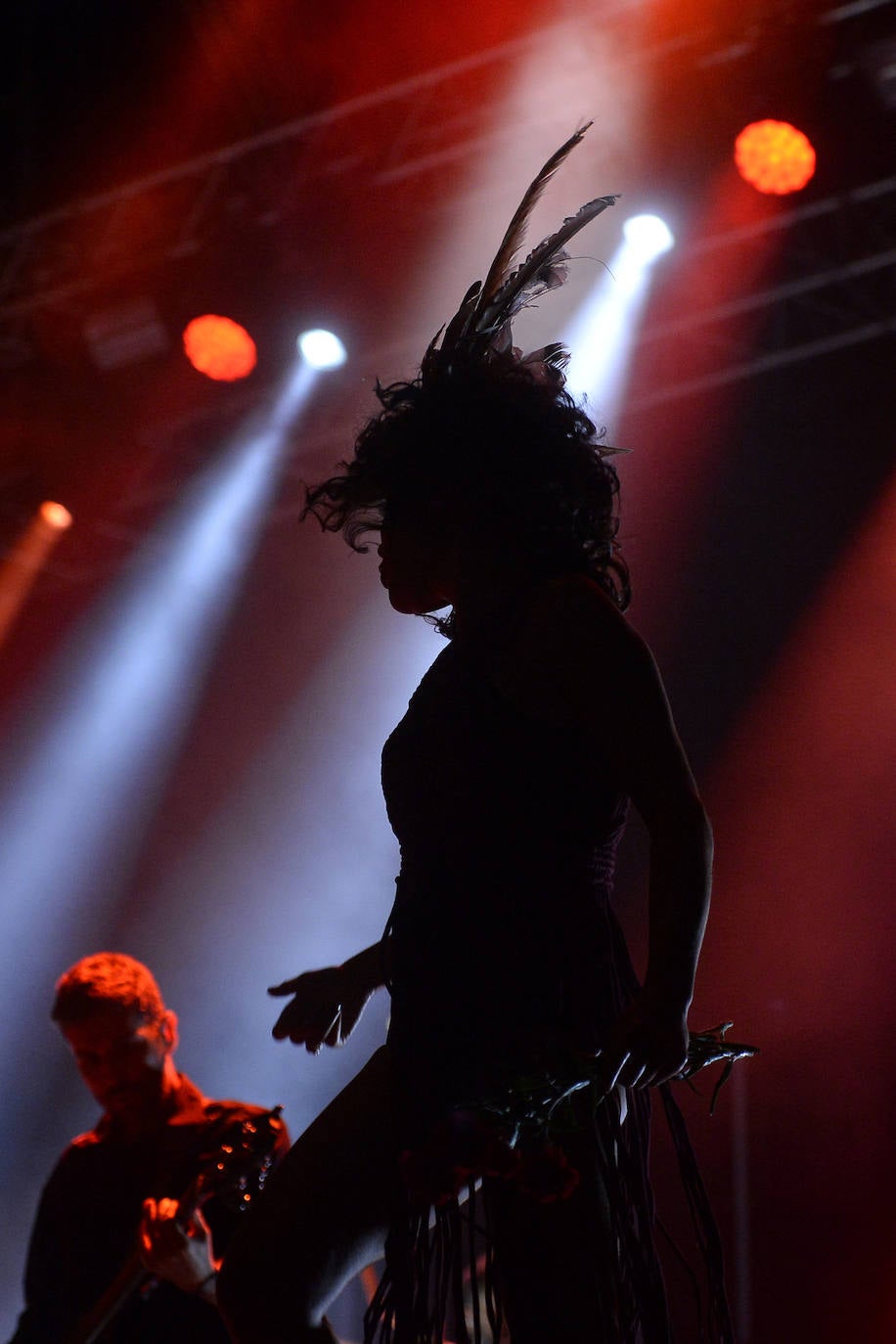 El festival B-Side celebra su edición más ecléctica, en la que Viva Suecia firmó los mejores momentos y en la que también destacaron la puesta en escena de Fuel Fandango, el reggae electrónico de Iseo & Dodosound y el talento de Alice Wonder.