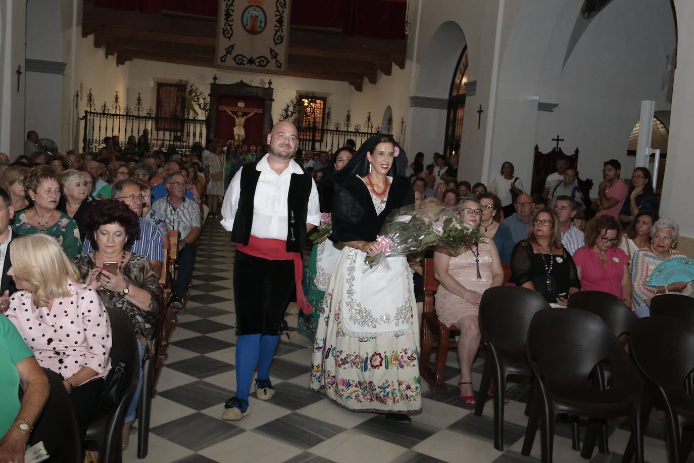 La talla estrena este domingo el manto regalado por Coros y Danzas con motivo de esta efeméride