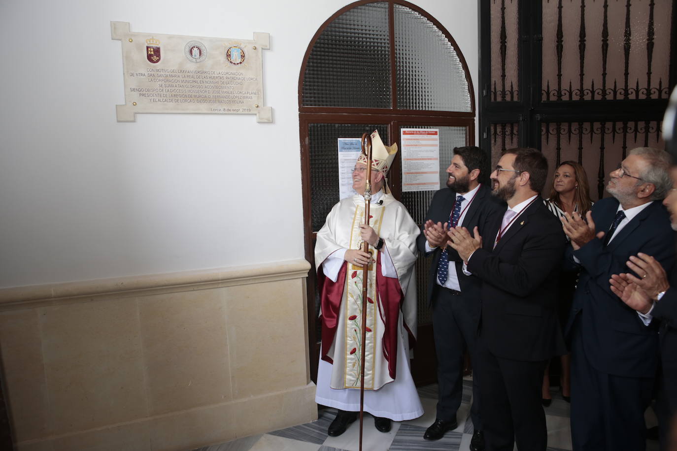 La talla estrena este domingo el manto regalado por Coros y Danzas con motivo de esta efeméride