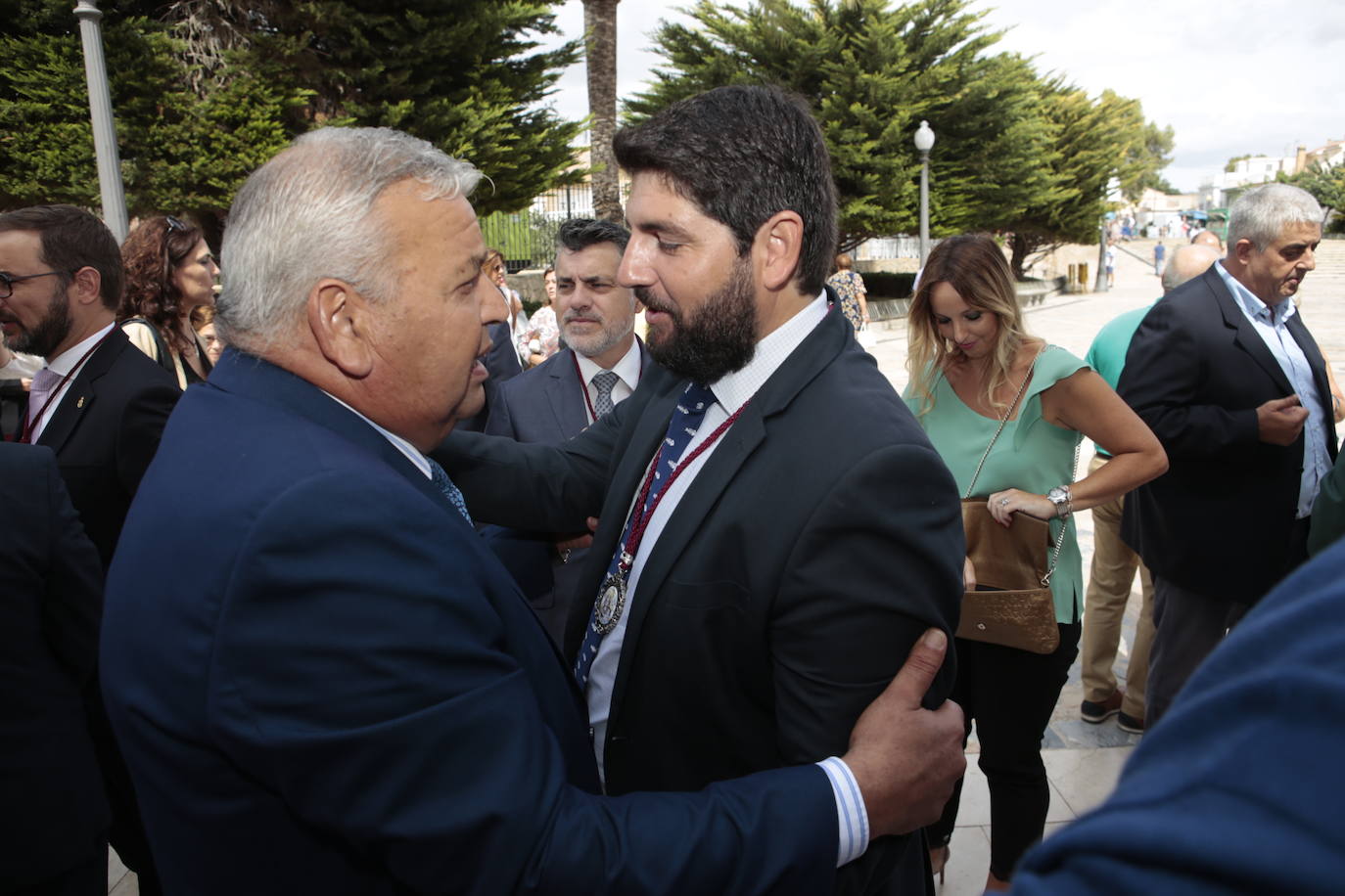 La talla estrena este domingo el manto regalado por Coros y Danzas con motivo de esta efeméride