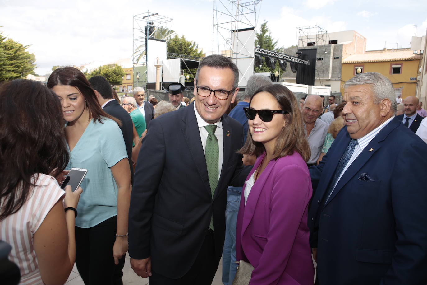 La talla estrena este domingo el manto regalado por Coros y Danzas con motivo de esta efeméride