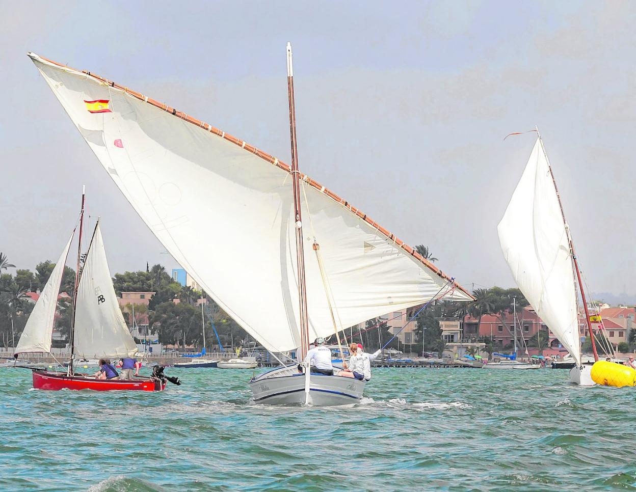Embarcaciones participantes en la jornada de ayer de la Clásica del Mar Menor. 