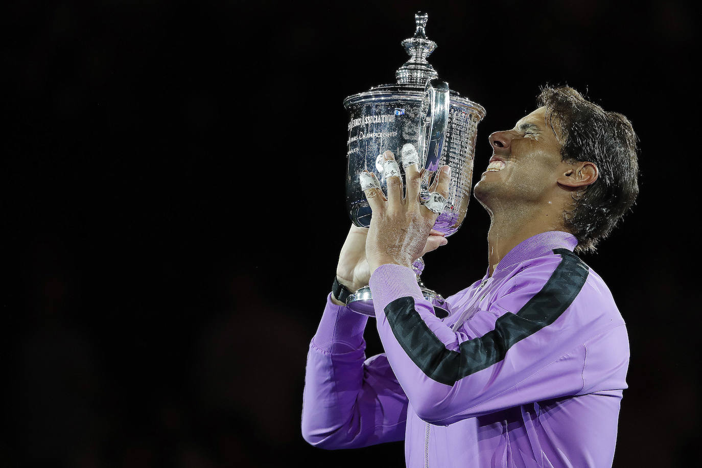 Rafa Nadal celebra su cuarto título del Abierto de Estdos Unidos, que supone su 19ª Grand Slam.