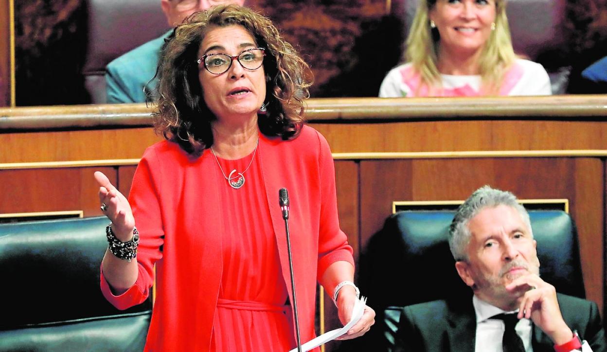 La ministra de Hacienda, María Jesús Montero, ayer durante su comparecencia en el Congreso.
