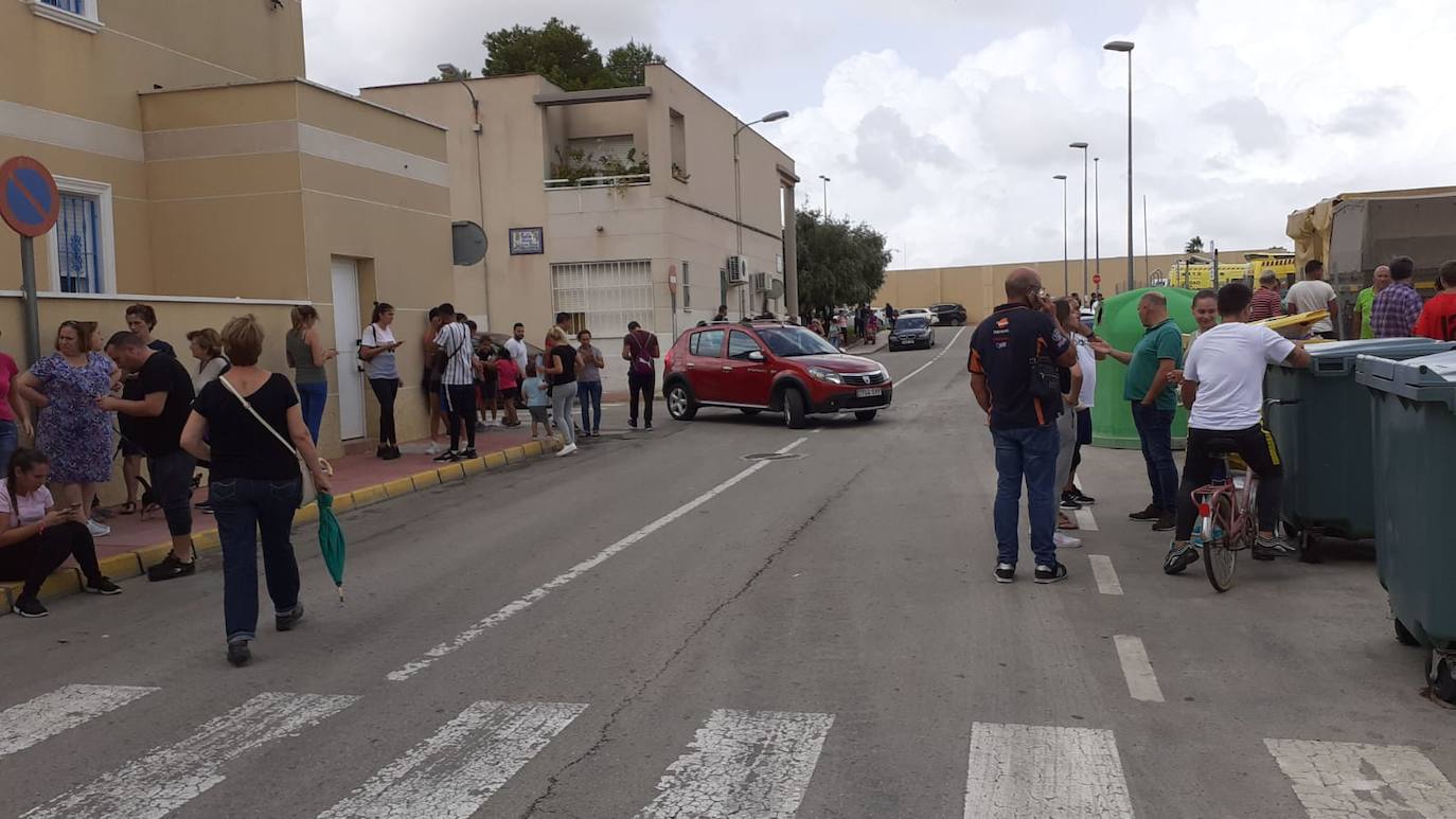 El delegado del Gobierno, Francisco Jiménez, anuncia que se desalojará El Siscar y pedanías colindantes en un plazo máximo de tres horas para evitar que haya incidencias, ya que el momento de ese desemblase será «crítico»