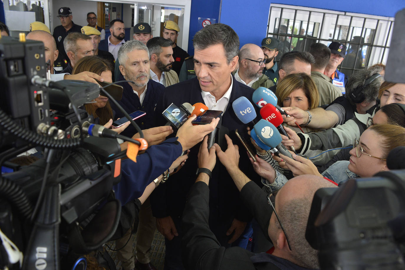 El presidente del Gobierno visita Los Alcázares para interesarse por los daños que el intenso temporal ha causado en la Región de Murcia en los últimos días