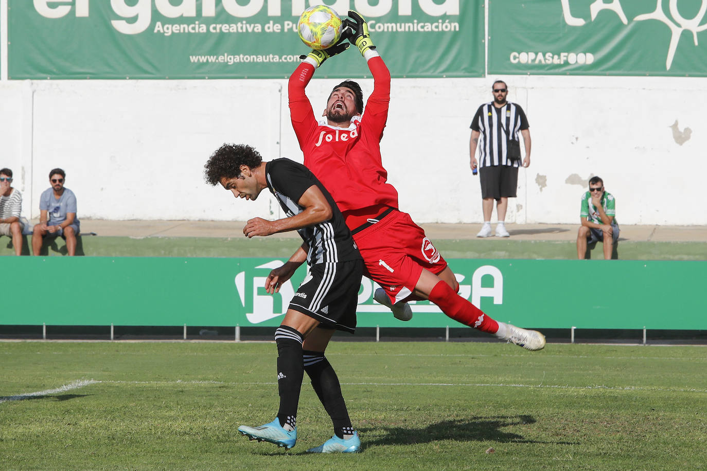 Un golazo de Manu Viana da la victoria a los de Munúa en Sanlúcar de Barrameda