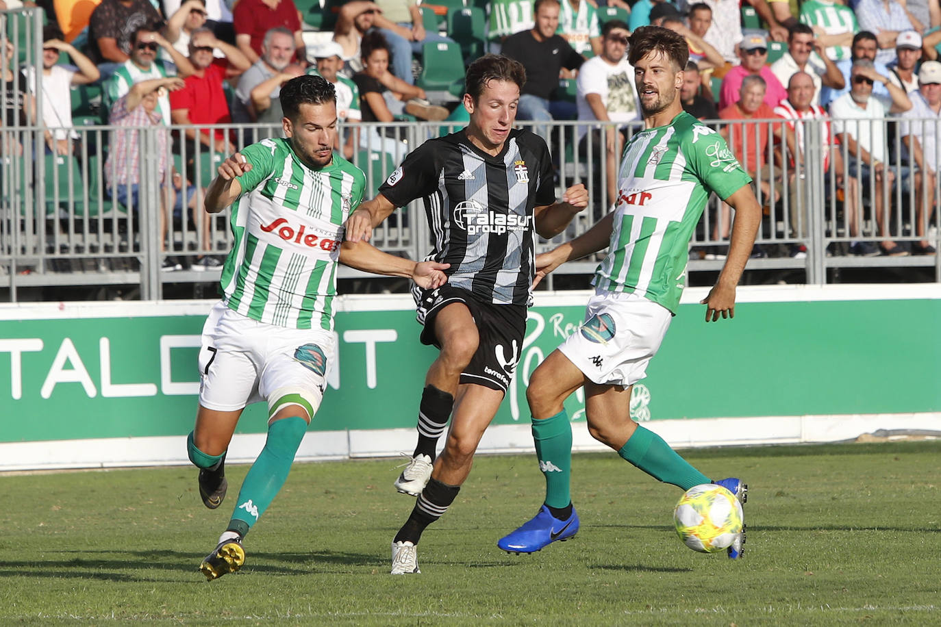 Un golazo de Manu Viana da la victoria a los de Munúa en Sanlúcar de Barrameda