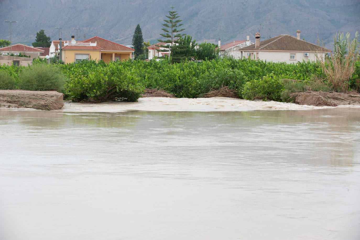 Recorrido por las localidades de Alquerías, Beniel y Llano de Brujas, donde el temporal causó cuantiosos destrozos