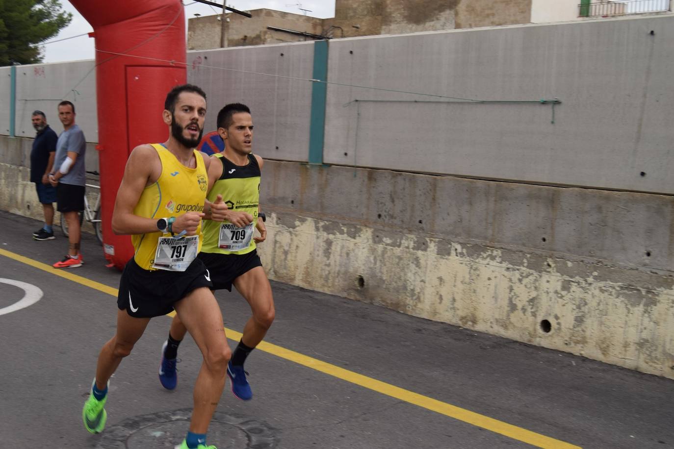 El atleta del Grupo Alcaraz se lleva la XXVII Carrera Popular de la pedanía murciana con un tiempo de 36:06 minutos, por los 43:42 para la corredora del Bathco Running Team