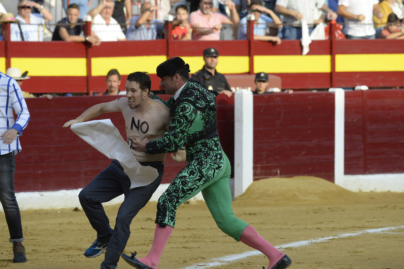 El de la Puebla y el de Lorca salen a hombros en una tarde de vacío para El Juli; la corrida de Daniel Ruiz estuvo en tipo aunque no embistió como la del año pasado