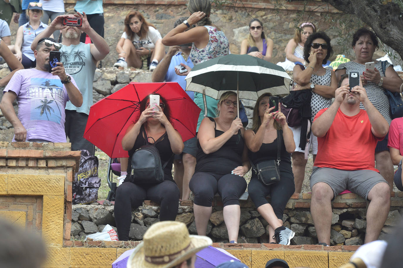 Miles de murcianos acompañan a la Virgen de la Fuensanta hasta su santuario.