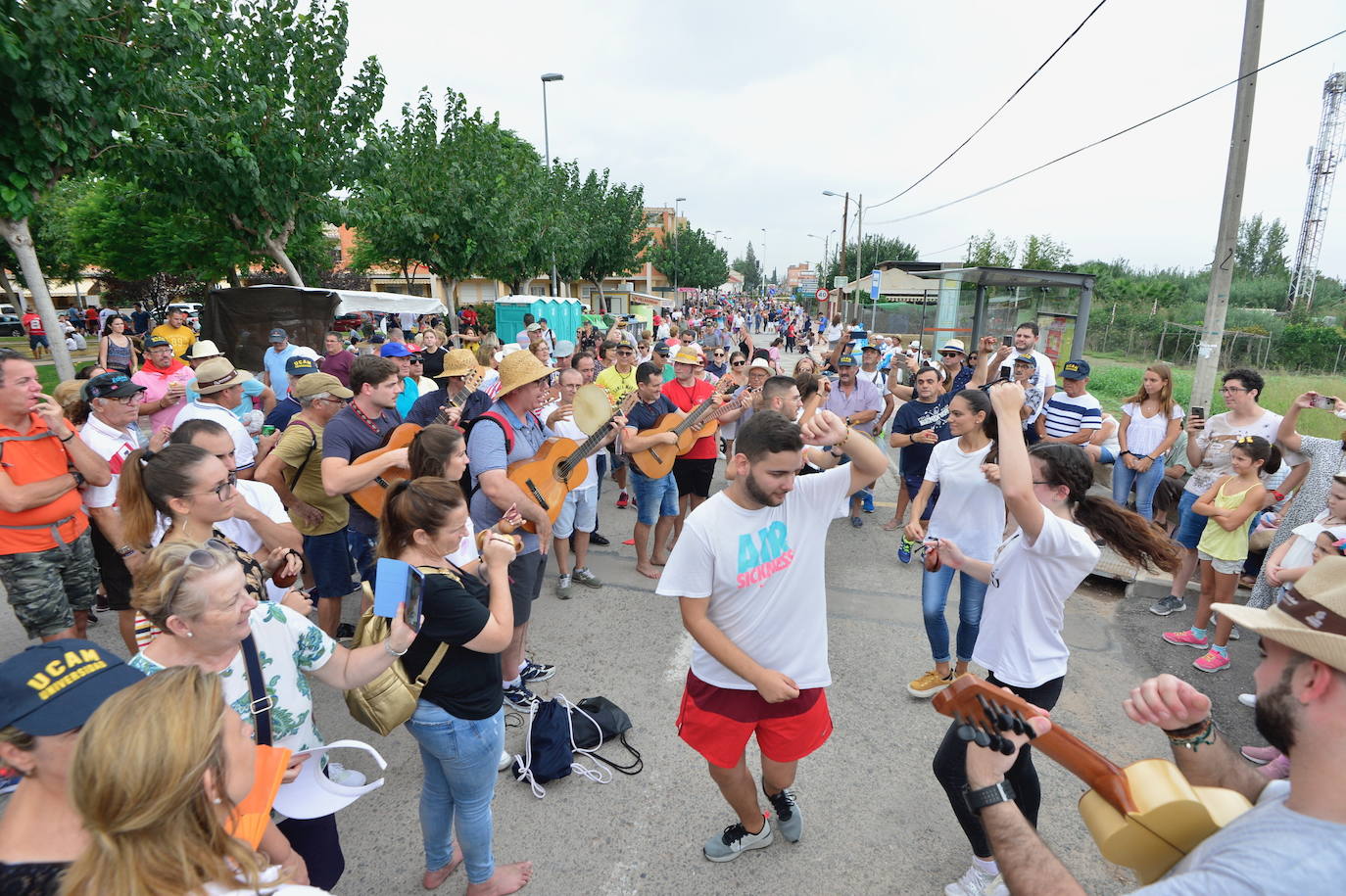 Miles de murcianos acompañan a la Virgen de la Fuensanta hasta su santuario.