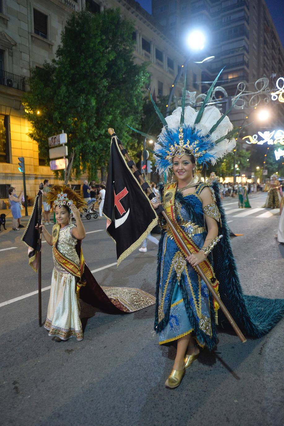 Con la plaza Belluga como escenario, medio centenar de festeros rememoran la conversión cristiana de Murcia.