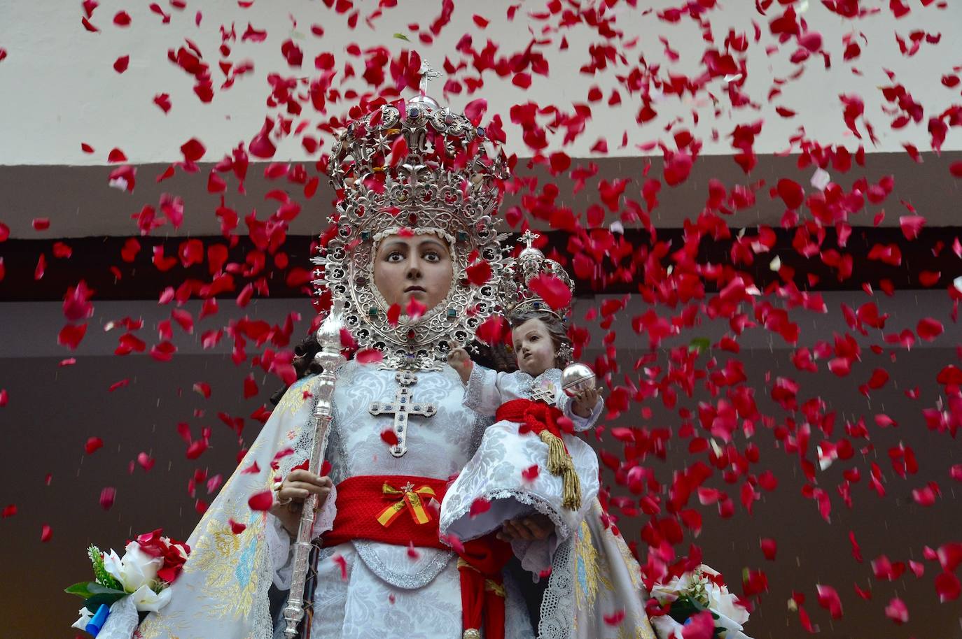 Miles de murcianos acompañan a la patrona de la ciudad hasta su santuario