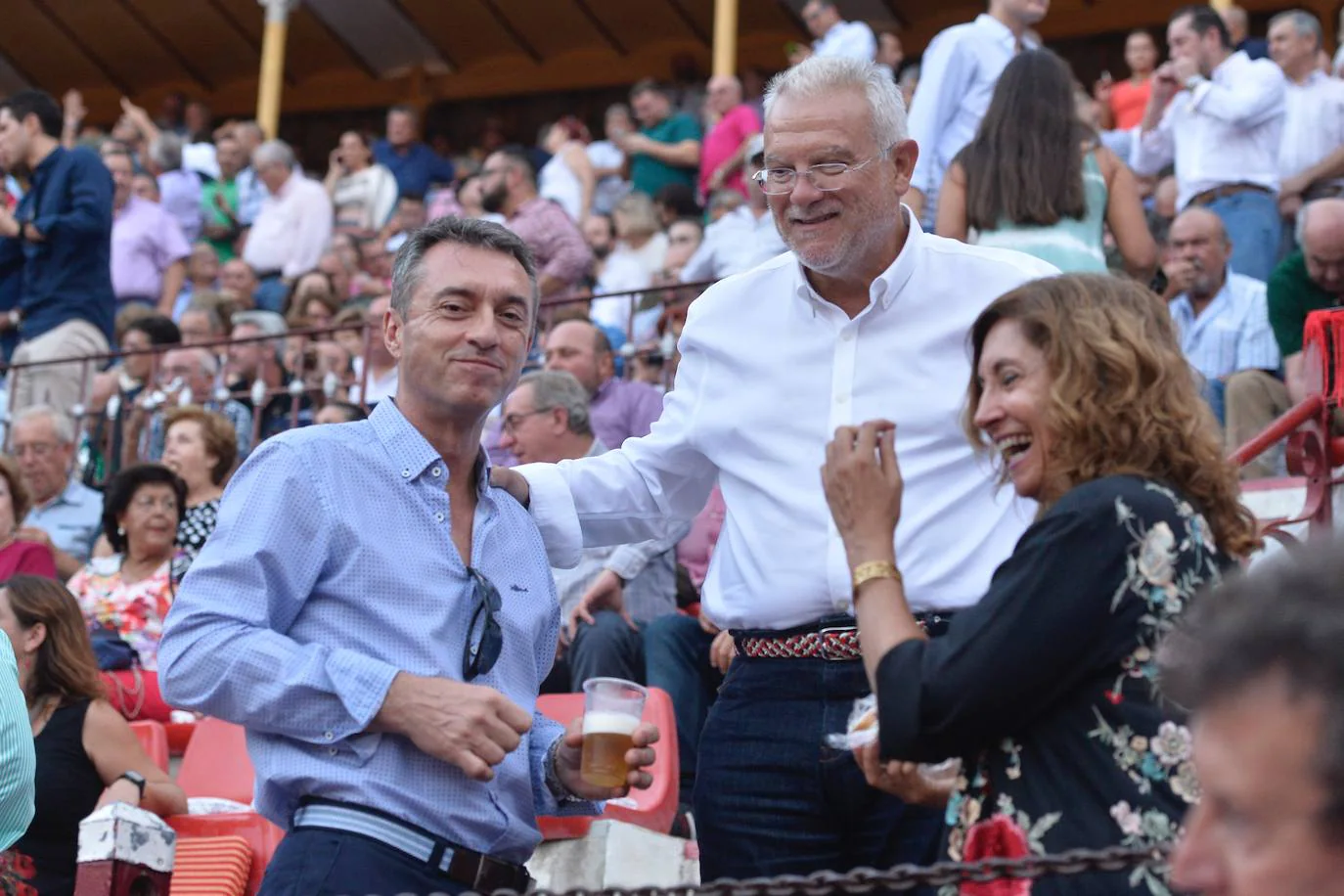 Claudia y Valeria acompañaron al torero mallorquín Antonio Ferrera, gran amigo del murciano, que no se despegó de su lado en el hospital en su convalecencia en Pamplona