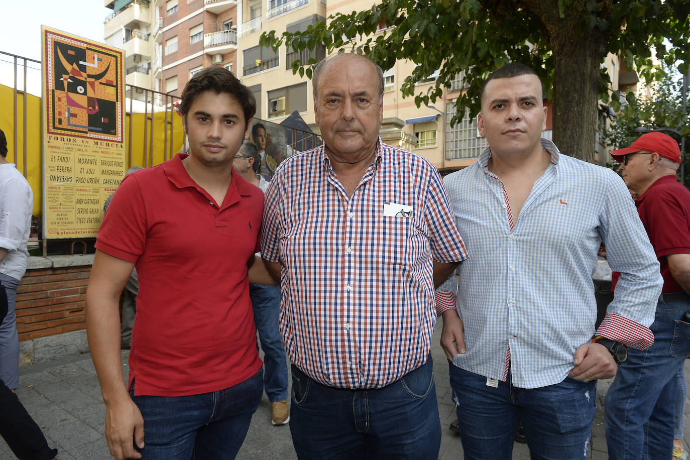 Claudia y Valeria acompañaron al torero mallorquín Antonio Ferrera, gran amigo del murciano, que no se despegó de su lado en el hospital en su convalecencia en Pamplona