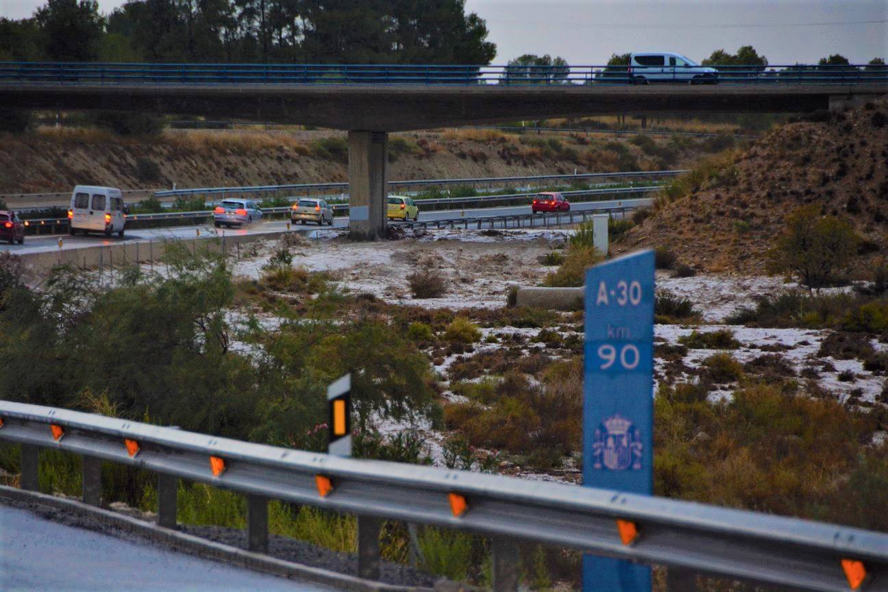 El Ayuntamiento de Cieza ha aprobado solicitar al Consejo de Ministros la declaración de su término Municipal así como del resto de municipios de la Región afectados, como zona afectada gravemente por una emergencia de protección civil.