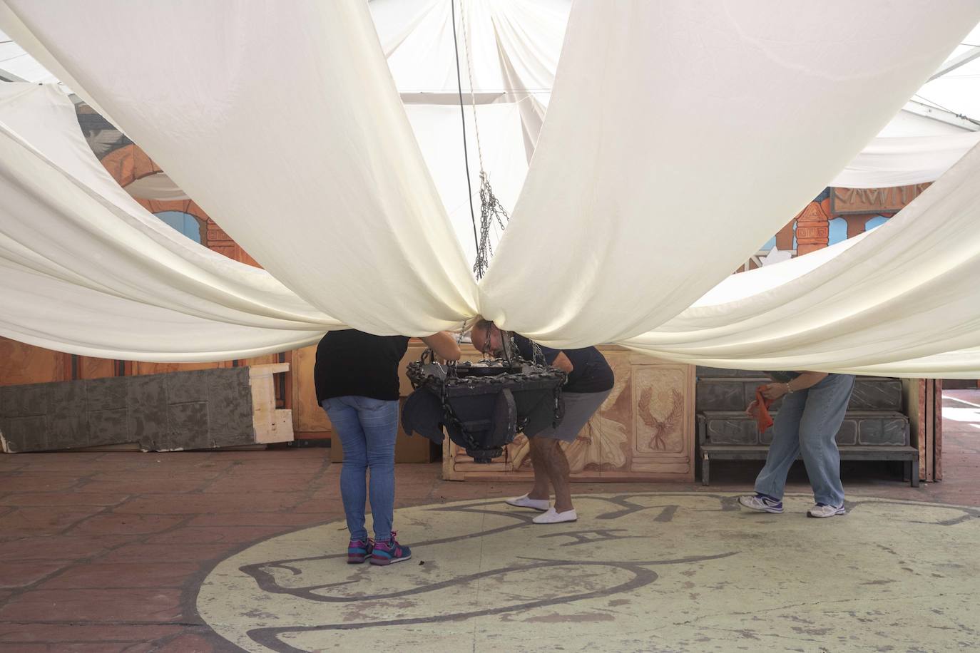 Tropas y legiones equipan sus cuarteles para la fiesta