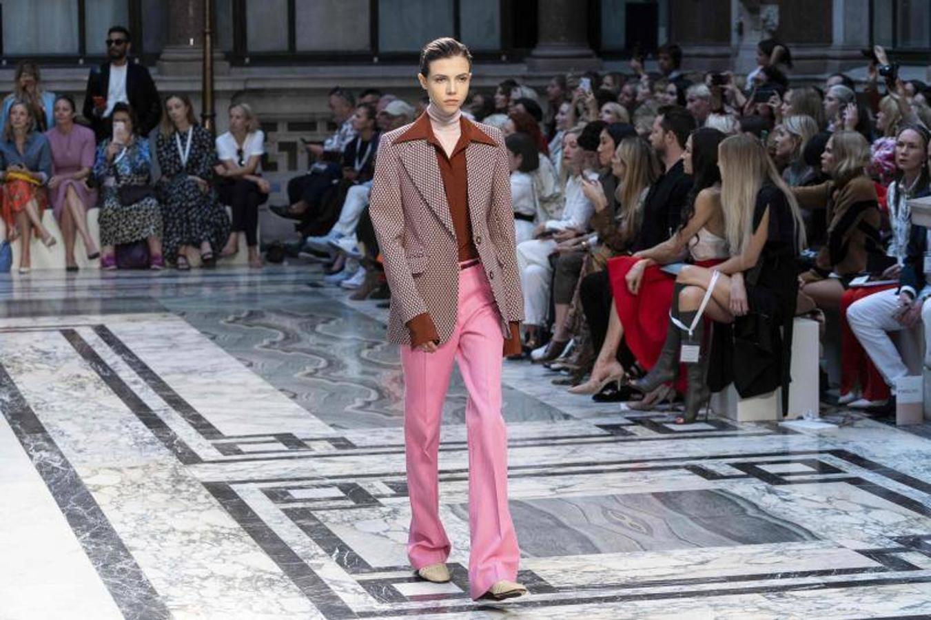  Victoria Beckham presenta su colección Primavera/Verano 2020 en la Fashion Week de Londres