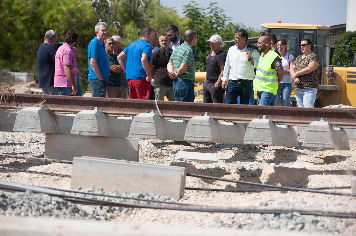 Denuncian que las vías están construidas sobre el cauce de la rambla de Tabala y que la obra multiplica la gravedad de los efectos de las lluvias.