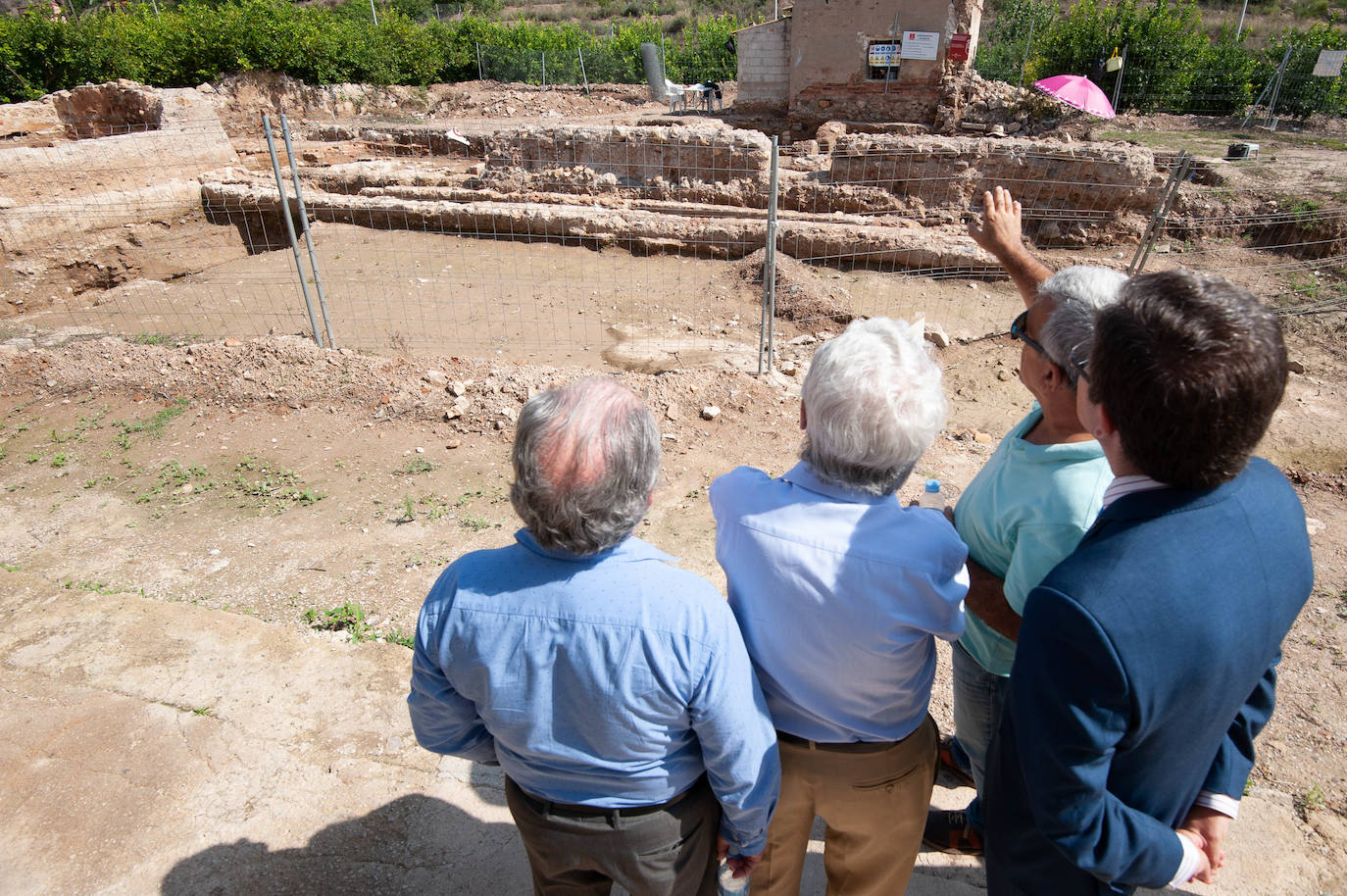 Un grupo de veinte arqueólogos comenzó a principios de este mes con los nuevos trabajos de excavación que continúan estudiando el Castillejo de Monteagudo