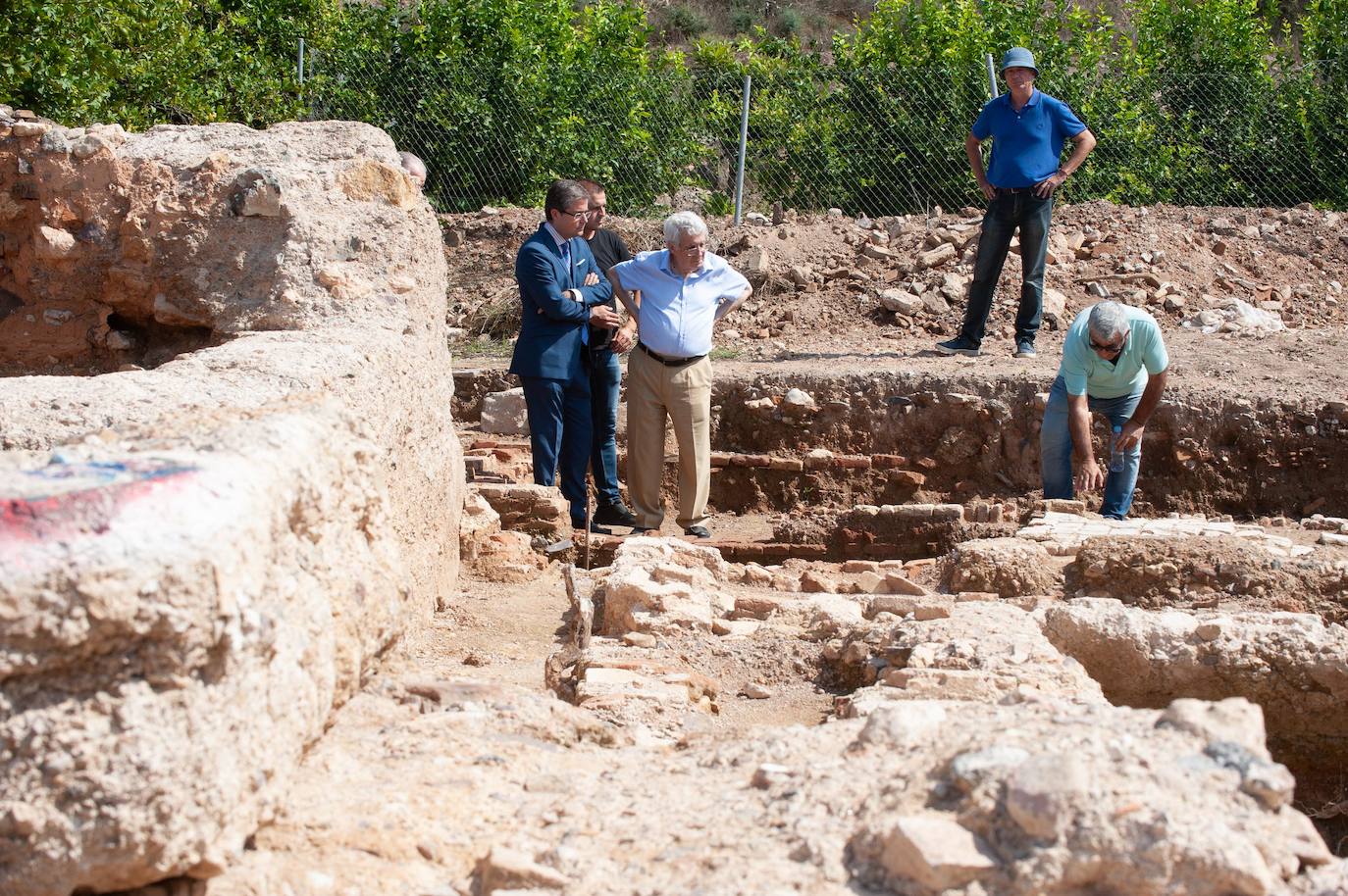 Un grupo de veinte arqueólogos comenzó a principios de este mes con los nuevos trabajos de excavación que continúan estudiando el Castillejo de Monteagudo