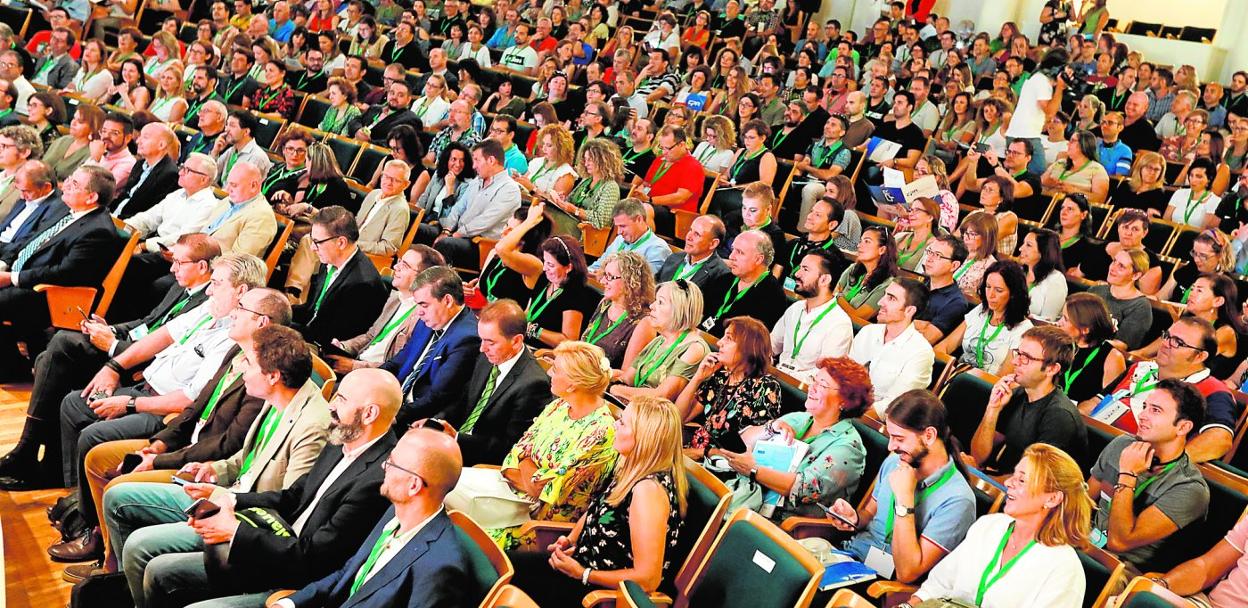 Los asistentes al II Encuentro Nacional de Formación Profesional Suma que se celebra en el Auditorio Regional. 