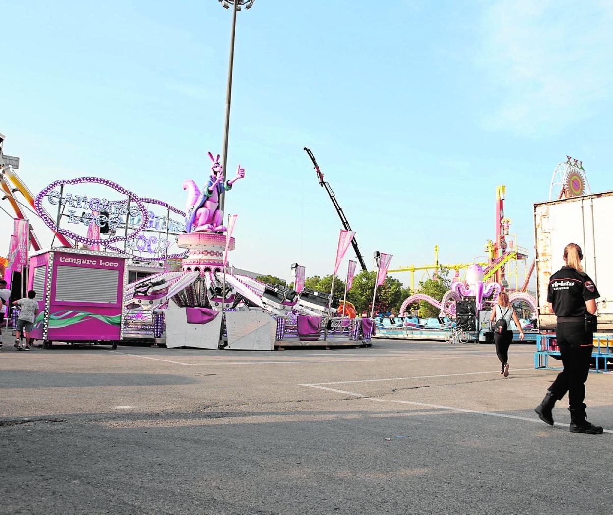 Panorámica del recinto ferial del Huerto de la Rueda, preparado para el inicio de las fiestas. 