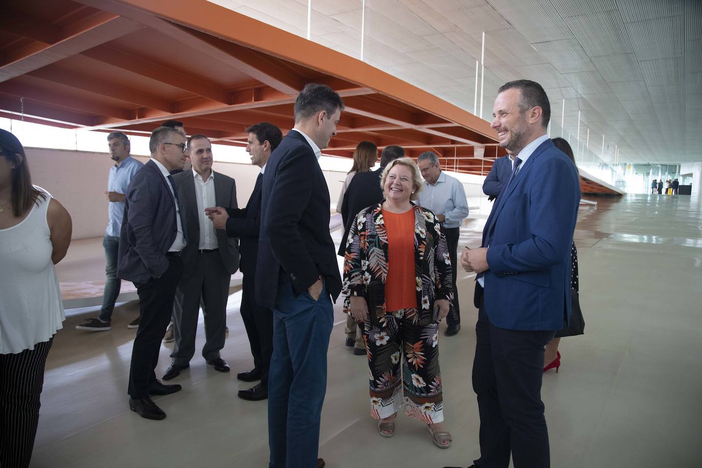 El Foro Ciclo de Conferencias La Verdad-COEC, celebrado ayer en el Auditorio y Palació de Congresos El Batel, en Cartagena, trató de arrojar luz acerca de los procesos de transformación digital que debe afrontar el empresariado con celeridad.