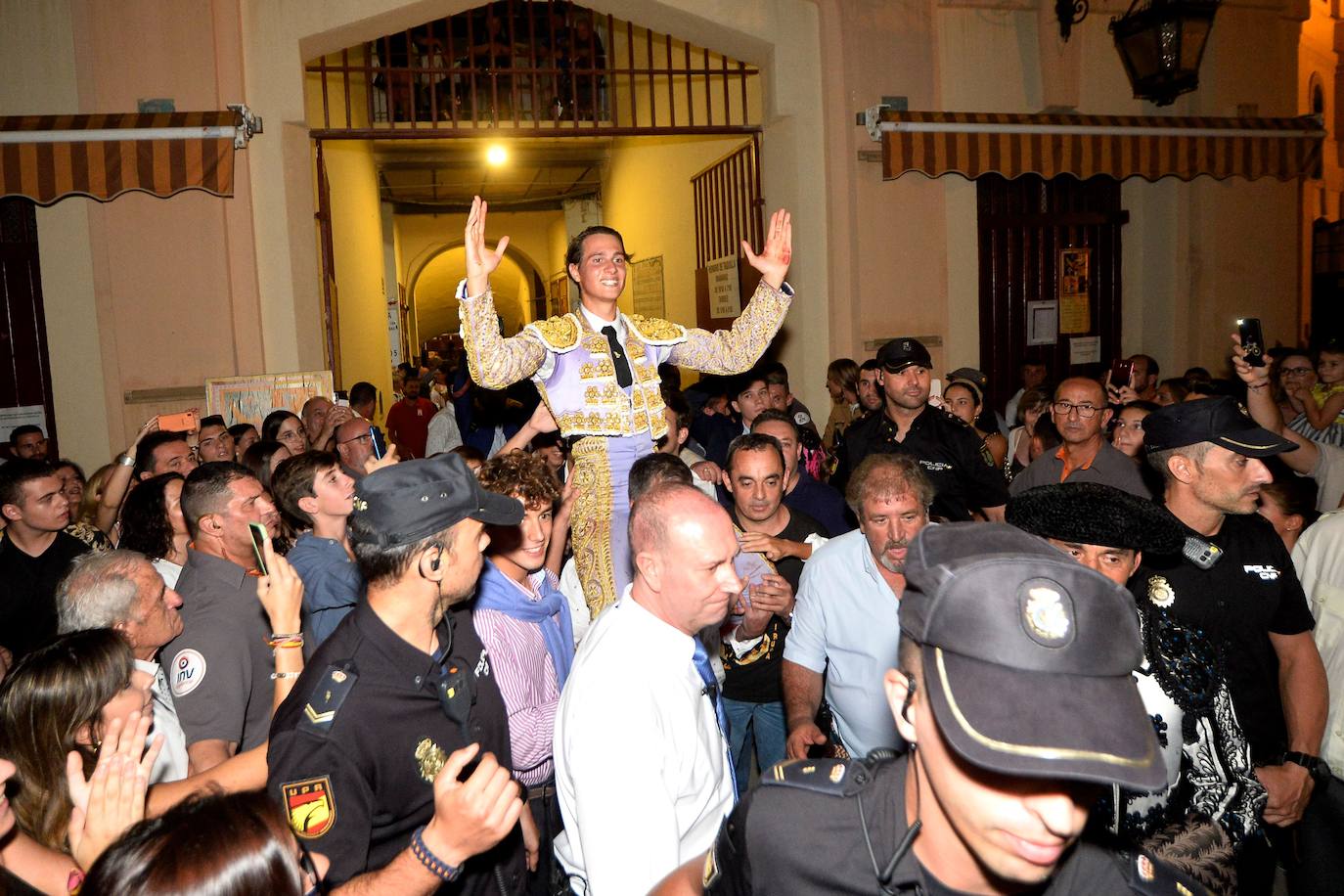 Fotos: Debut y puerta grande para José María trigueros