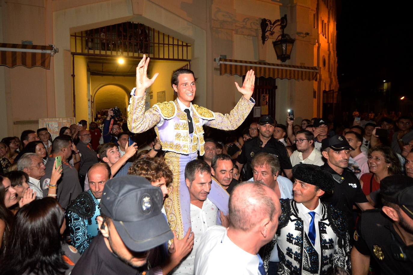 Fotos: Debut y puerta grande para José María trigueros