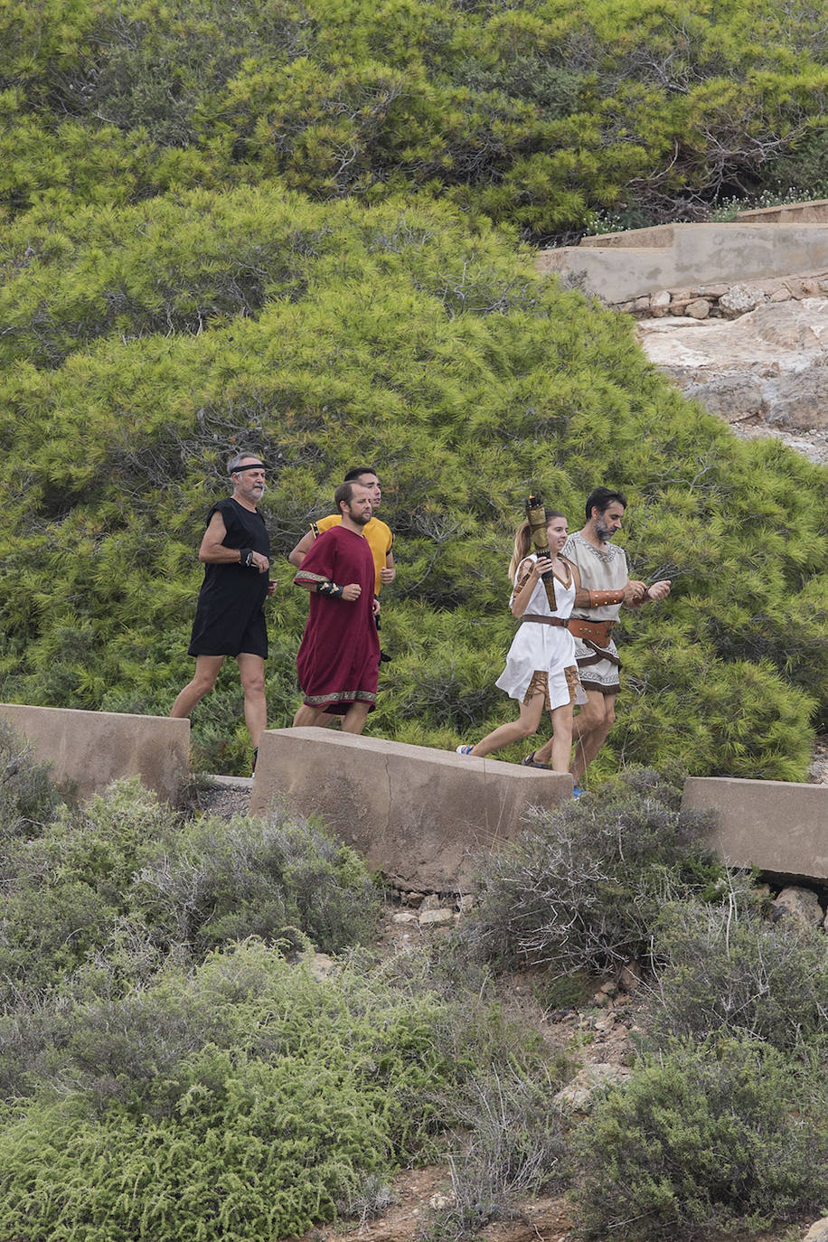 La Ruta Iter Ignis comenzó en Cabo de Palos y reunió a una veintena de relevistas.