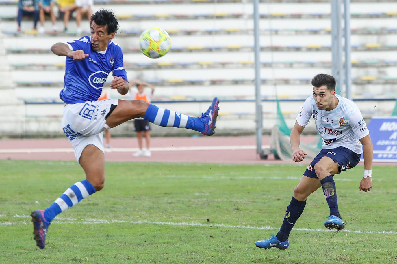 Fotos: El Yeclano se rinde en el minuto 90 (1-0)