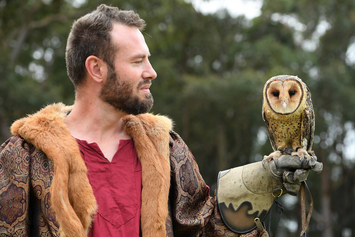Varios caballeros compiten en la tradicional Feria Medieval de St Ives en Sídney, Australia.