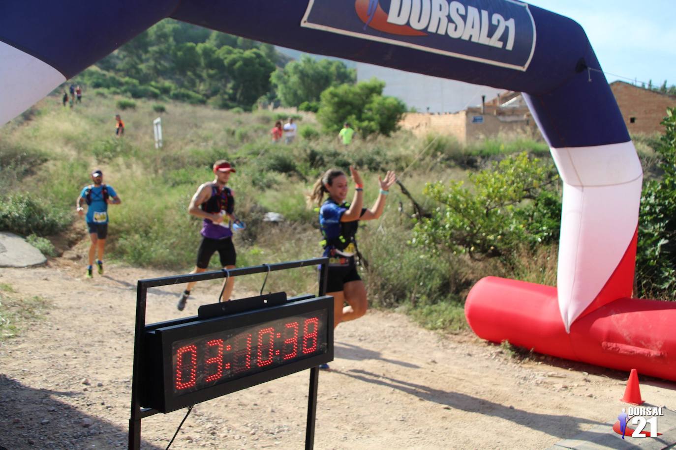 El atleta del Mobel Automenor Running Team Alfonso De Moya se lleva el VI Trail del Gavilán con un tiempo de 2:19:21 en los 22 kilómetros, por los 2:43:57 para su compañera de club Ana Isabel Cánovas