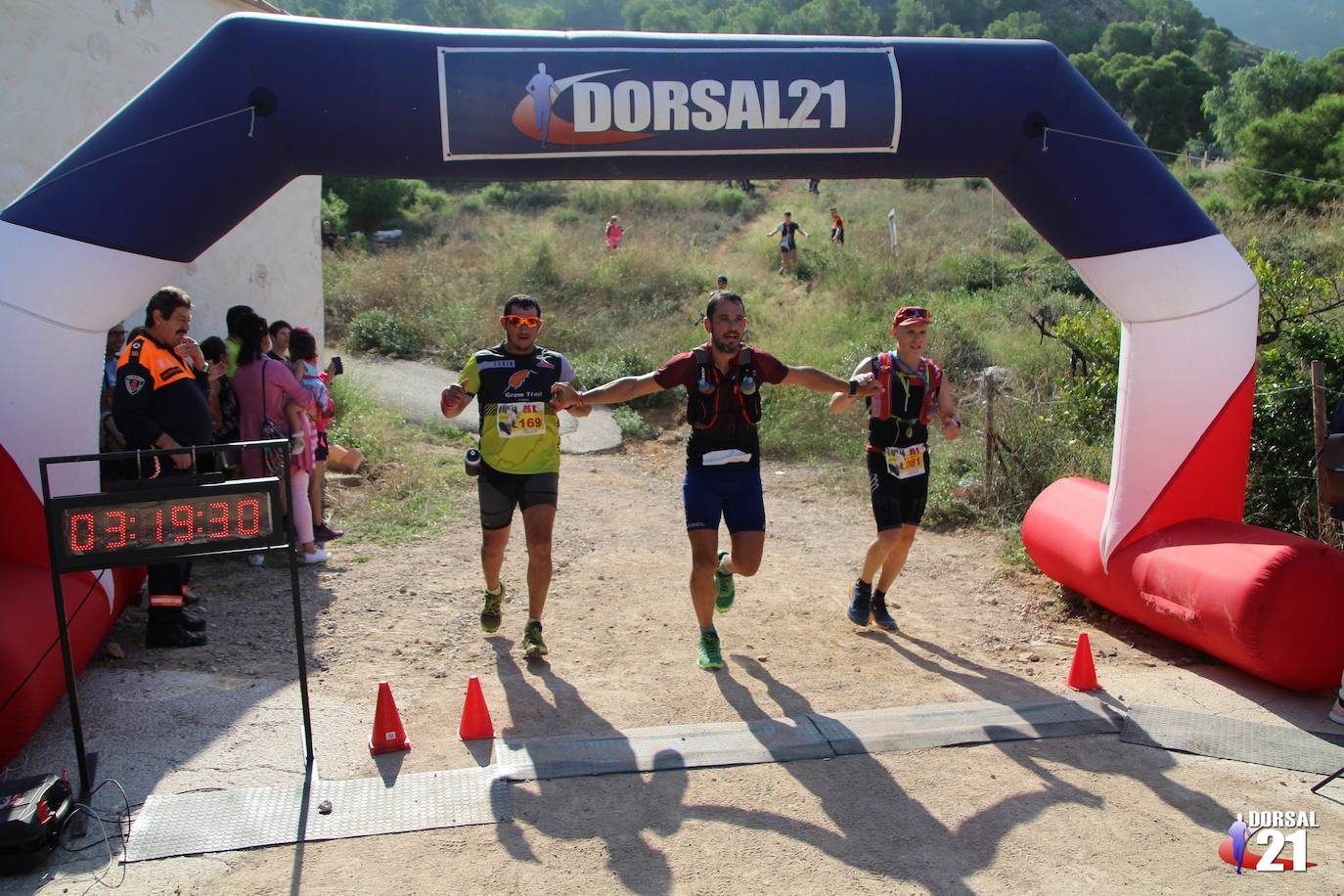 El atleta del Mobel Automenor Running Team Alfonso De Moya se lleva el VI Trail del Gavilán con un tiempo de 2:19:21 en los 22 kilómetros, por los 2:43:57 para su compañera de club Ana Isabel Cánovas