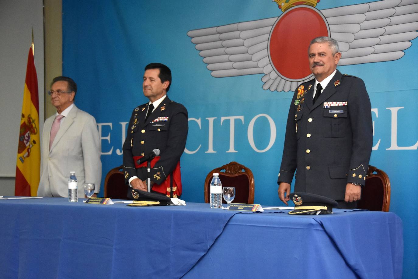 El presidente del Grupo Fuertes muestra su satisfacción de habe realizado el servicio militar en dicho lugar durante la apertura del curso escolar 2019/2020 de la Escuela Militar de Paracaidismo Méndez Parada