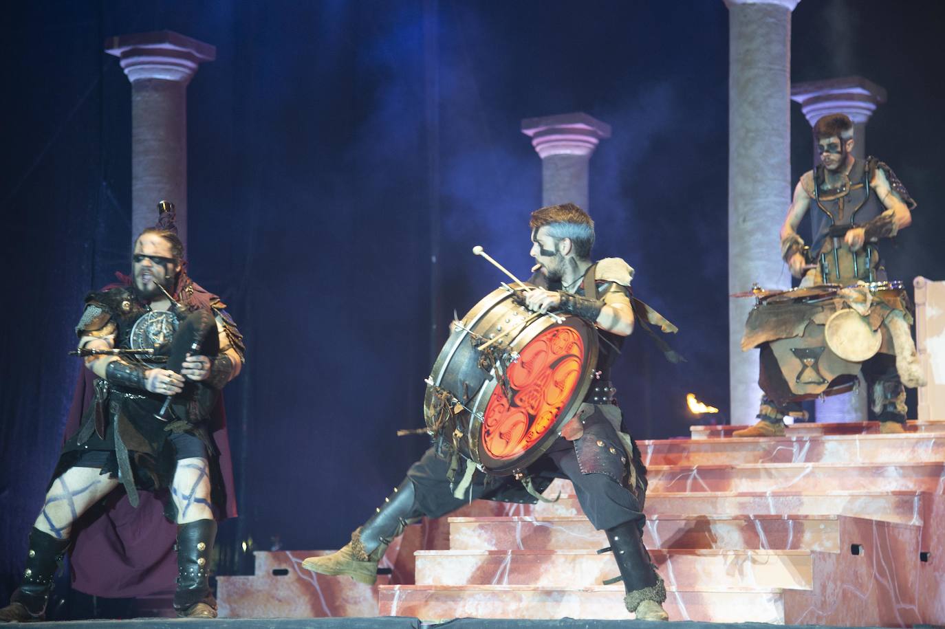 El espectáculo de luz y sonido brilló durante más de una hora y media en un escenario de cien metros de ancho, con dos grandes pantallas de vídeo.