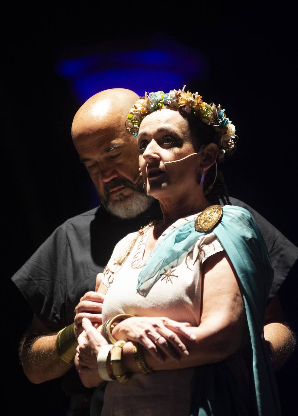 El espectáculo de luz y sonido brilló durante más de una hora y media en un escenario de cien metros de ancho, con dos grandes pantallas de vídeo.