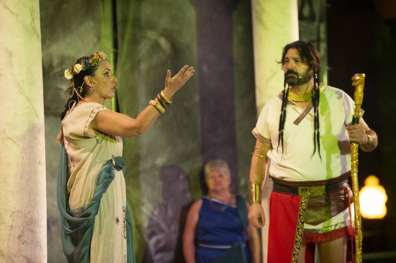 El espectáculo de luz y sonido brilló durante más de una hora y media en un escenario de cien metros de ancho, con dos grandes pantallas de vídeo.