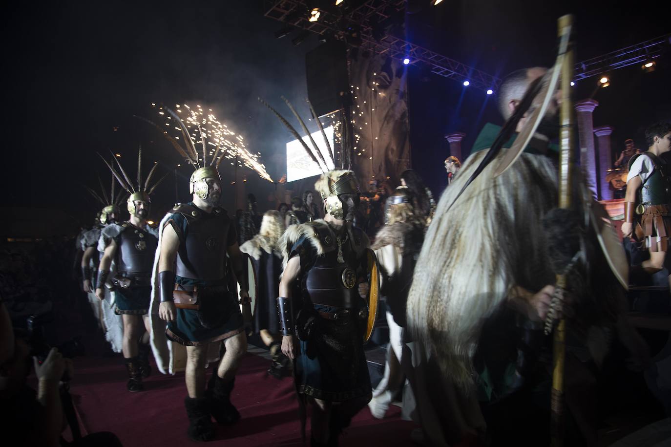 El espectáculo de luz y sonido brilló durante más de una hora y media en un escenario de cien metros de ancho, con dos grandes pantallas de vídeo.