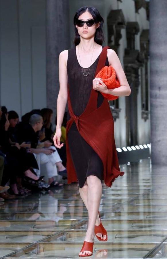 Los diseños Primavera/Verano 2020 de Bottega Veneta desfilan en la London Fashion Week