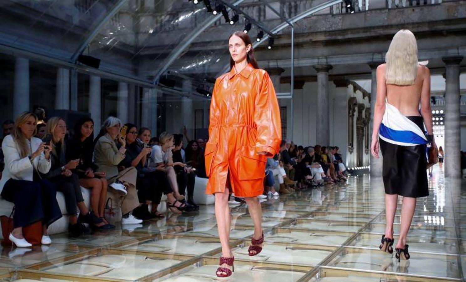 Los diseños Primavera/Verano 2020 de Bottega Veneta desfilan en la London Fashion Week