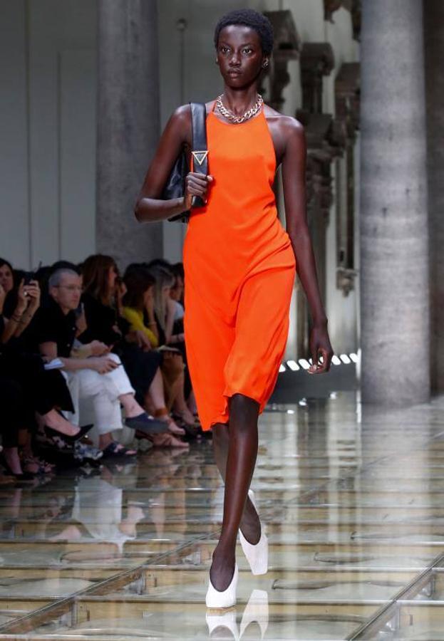 Los diseños Primavera/Verano 2020 de Bottega Veneta desfilan en la London Fashion Week