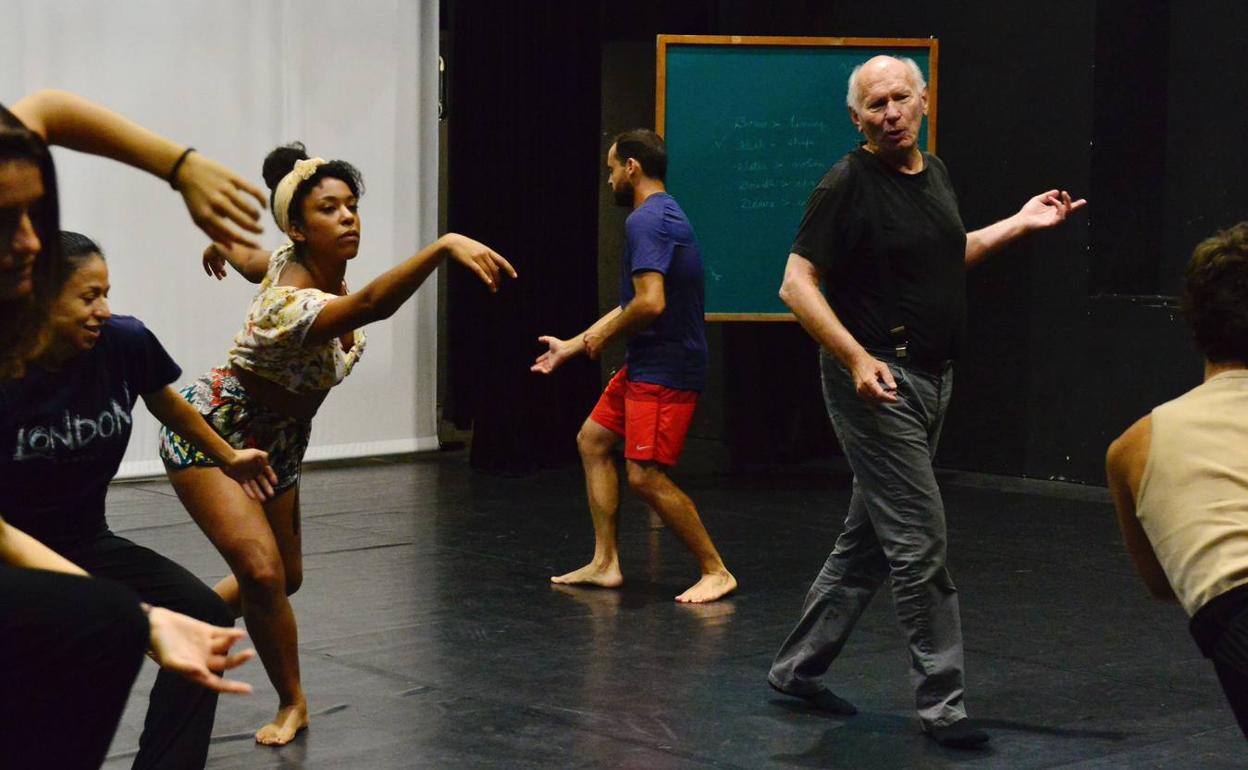Imagen de archivo de una clase de danza contemporánea impartida en el Centro Párraga. 