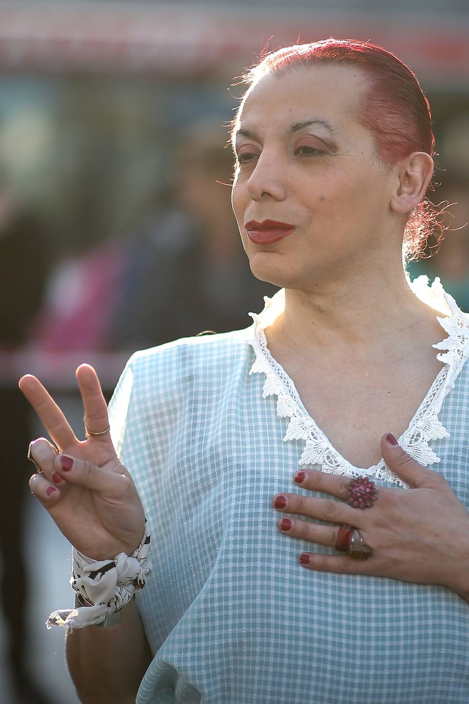 Integrantes de la agrupación «Comando Evita» se reúnen frente al Congreso argentino, en Buenos Aires, para celebrar el 72 aniversario desde que se promulgó la ley de sufragio femenino, conocida como «Ley Evita», en referencia a Eva Duarte, célebre esposa de Juan Domingo Perón.