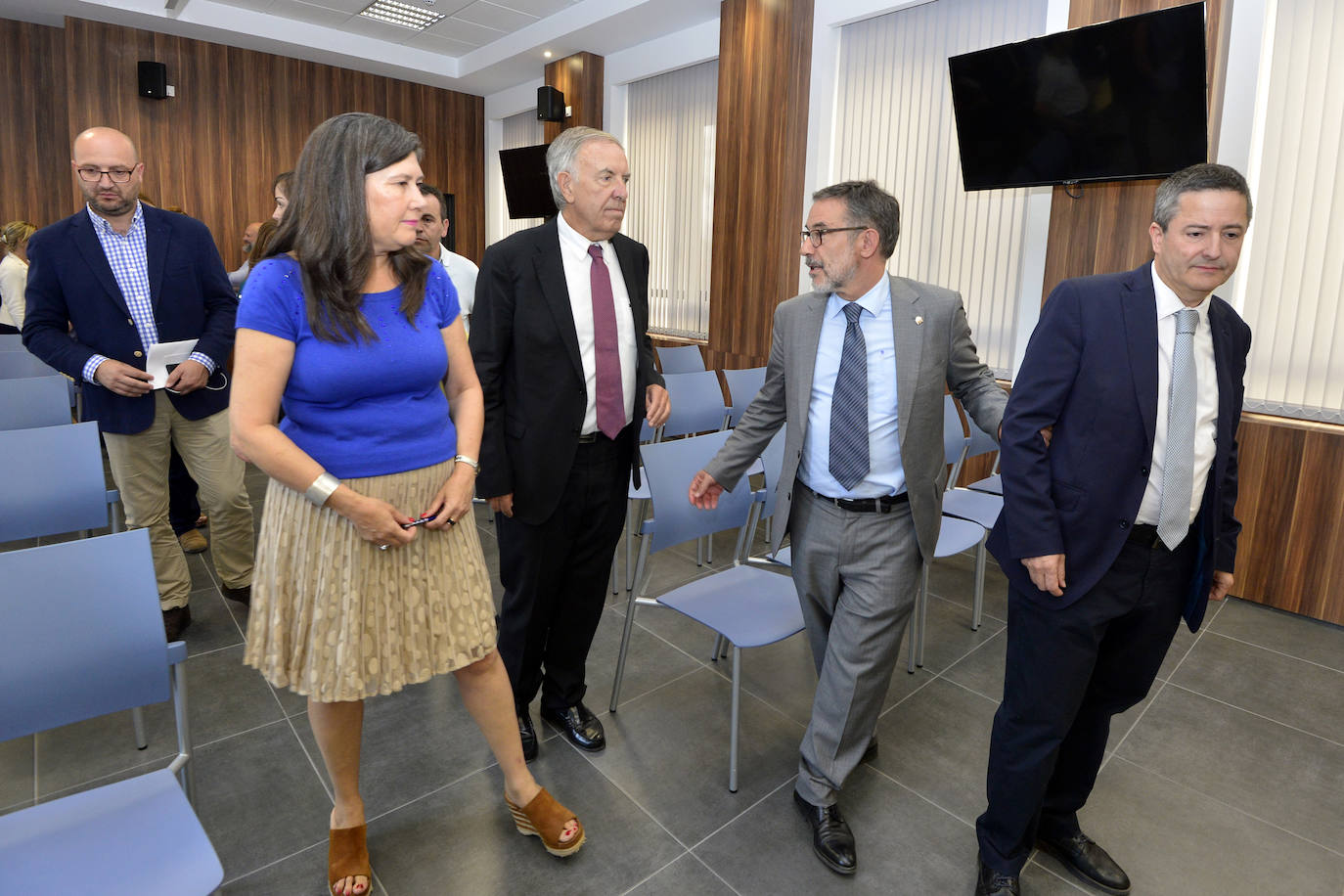 Los 45 alcaldes de los municipios de la Región acudieron a la reunión convocada por la Delegación de Gobierno para tratar cuestiones relativas al Decreto Extraordinario de Ayudas tras la DAN