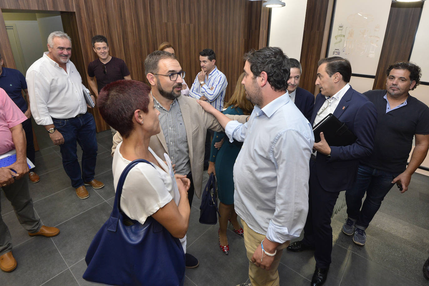 Los 45 alcaldes de los municipios de la Región acudieron a la reunión convocada por la Delegación de Gobierno para tratar cuestiones relativas al Decreto Extraordinario de Ayudas tras la DAN